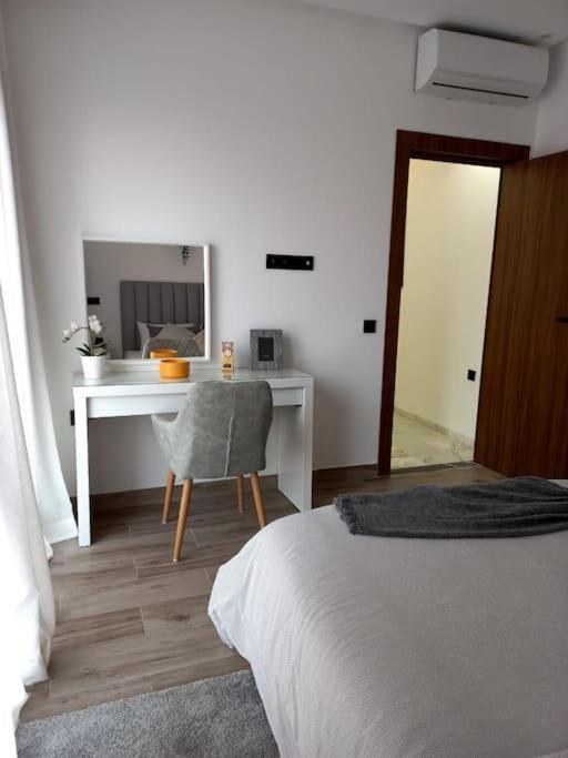 Appartement Cosy Au Coeur De Marrakech Avec Piscine Marrakesh Exteriör bild